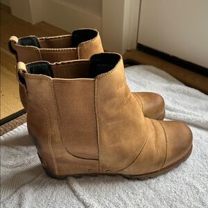 Sorel Women's Lea Wedge Boots in Distressed Tan